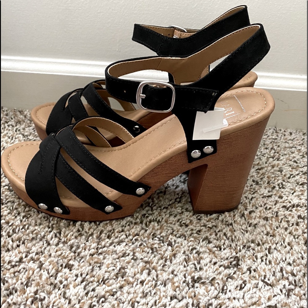 *NEW* Buckle Sandals